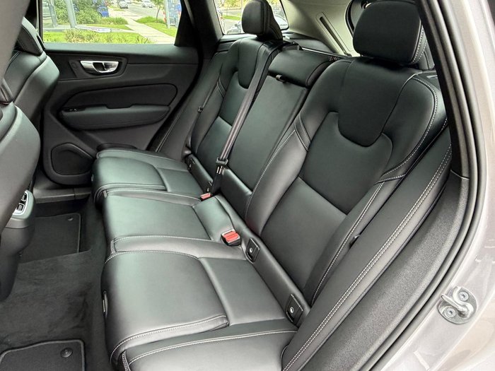 2025 Volvo XC60 Ultra B5 Dark