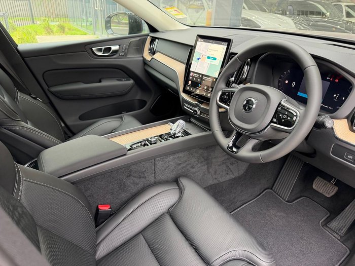 2025 Volvo XC60 Ultra B5 Dark