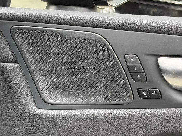 2025 Volvo XC60 Ultra B5 Dark