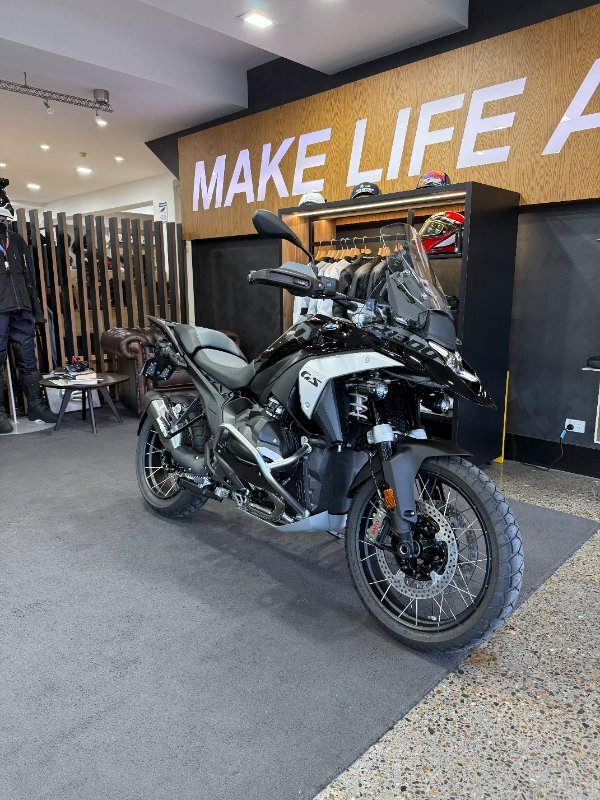 2025 BMW Motorrad R 1300 GS TRIPLE BLACK BLACK STORM METALLIC