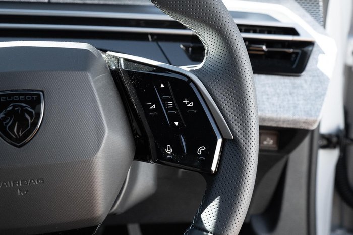 2025 Peugeot 5008 GT Premium Hybrid