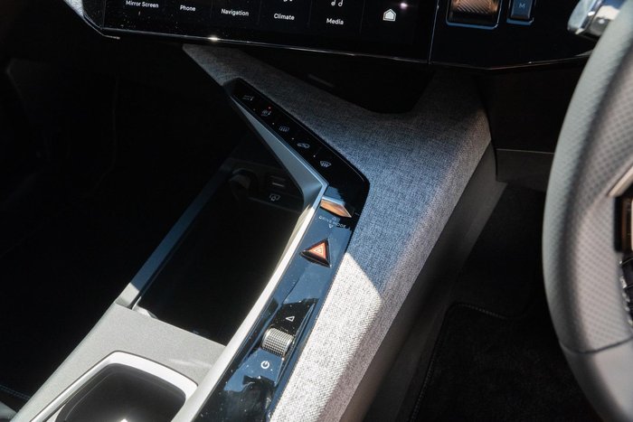 2025 Peugeot 5008 GT Premium Hybrid
