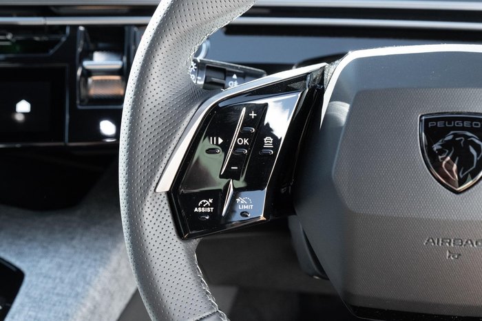 2025 Peugeot 5008 GT Premium Hybrid