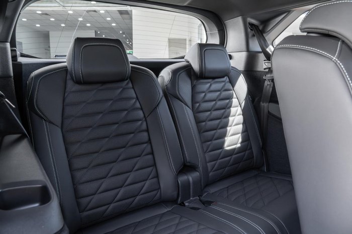 2025 Peugeot 5008 GT Premium Hybrid