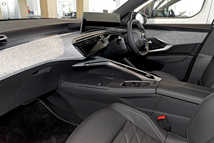 2025 Peugeot 5008 GT Premium Hybrid