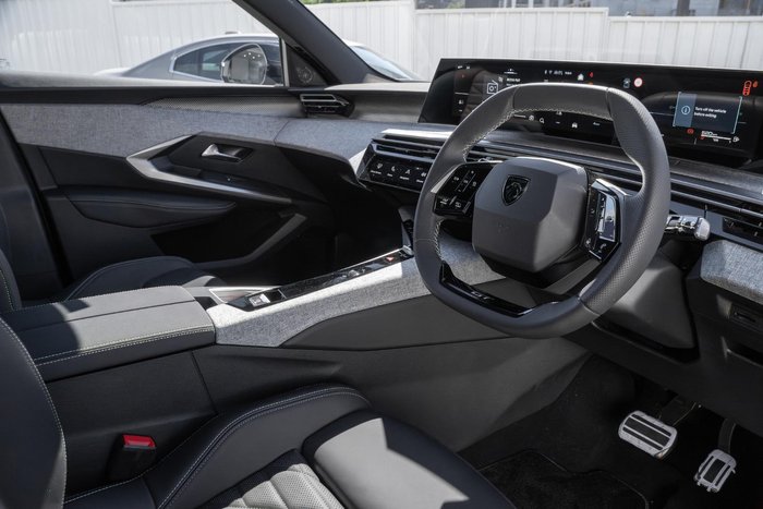 2025 Peugeot 5008 GT Premium Hybrid