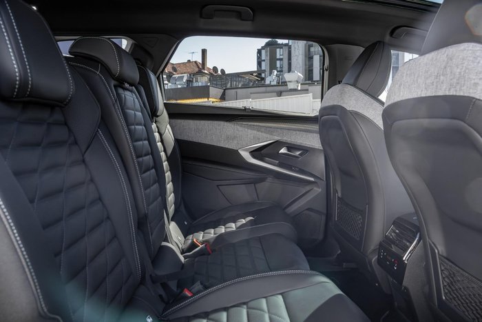 2025 Peugeot 5008 GT Premium Hybrid