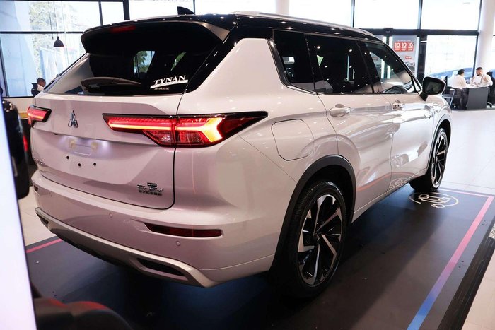 2025 Mitsubishi Outlander PHEV Exceed Tourer