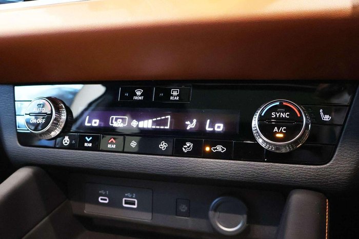 2025 Mitsubishi Outlander PHEV Exceed Tourer