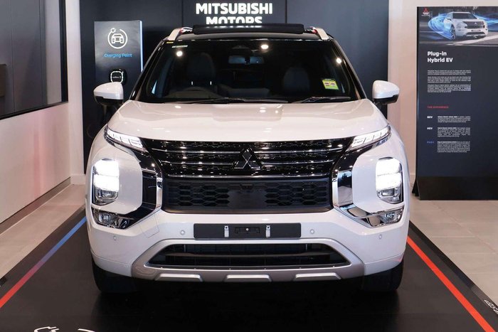 2025 Mitsubishi Outlander PHEV Exceed Tourer