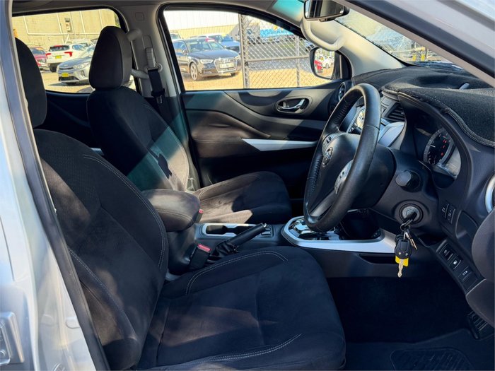 2015 NISSAN NAVARA ST (4x4) NP300 D23 SILVER OR CHROME