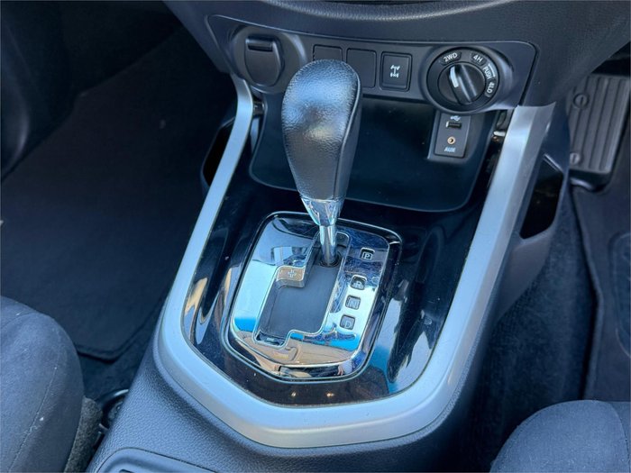 2015 NISSAN NAVARA ST (4x4) NP300 D23 SILVER OR CHROME