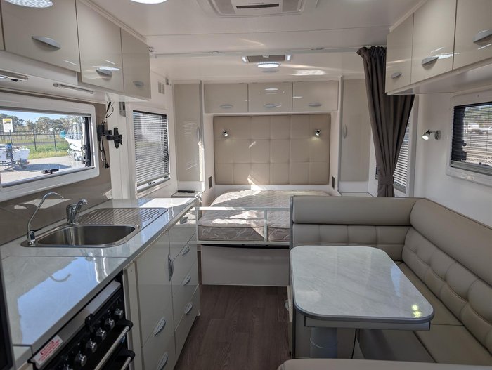 2020 Supreme Classic Tourer Double Bunk