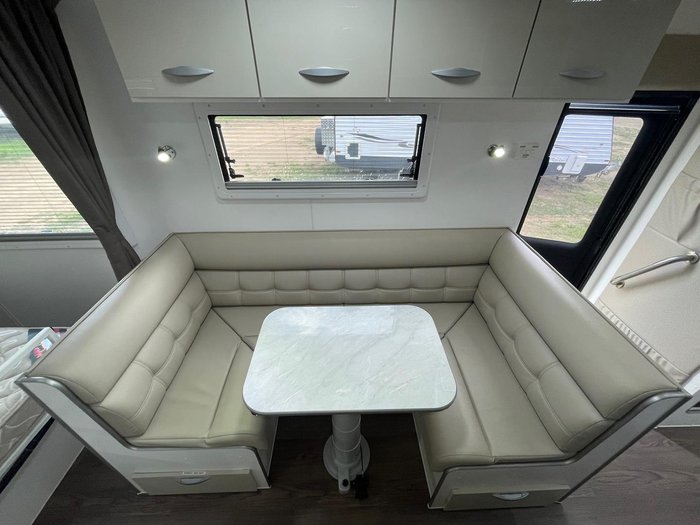 2020 Supreme Classic Tourer Double Bunk