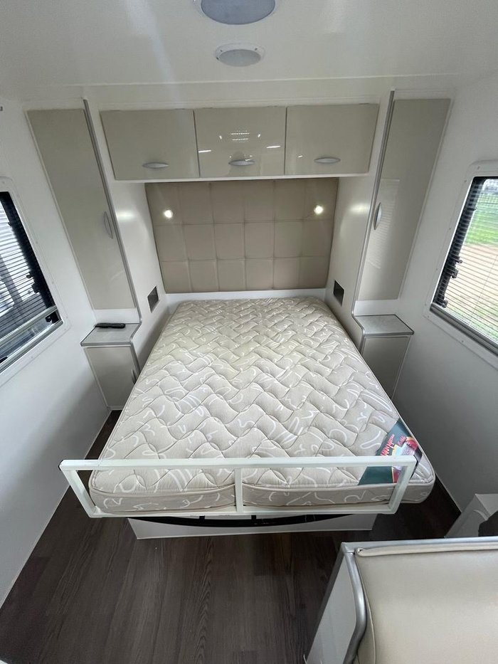 2020 Supreme Classic Tourer Double Bunk