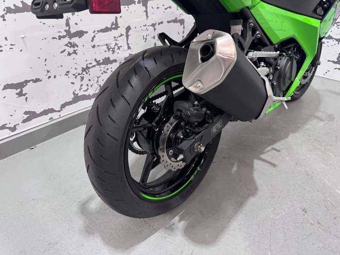 2023 Kawasaki Ninja 400 (EX400G) Ninja Green