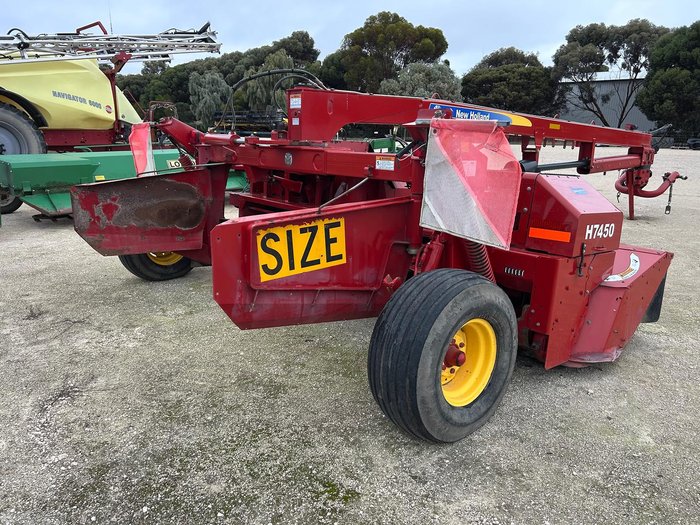 2013 New Holland H7450