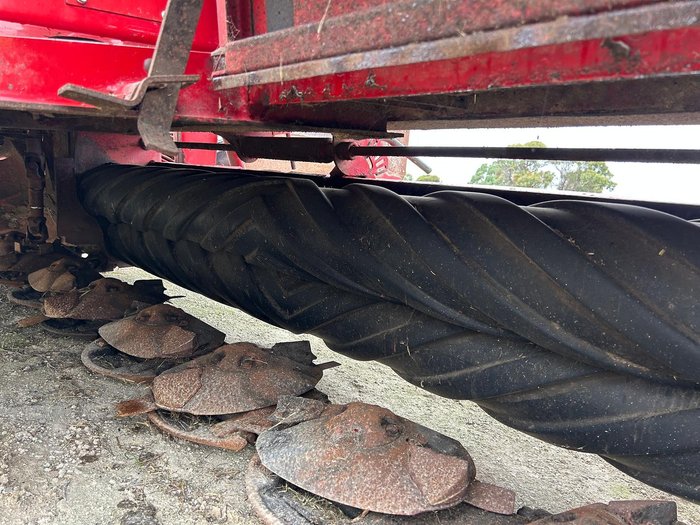 2013 New Holland H7450