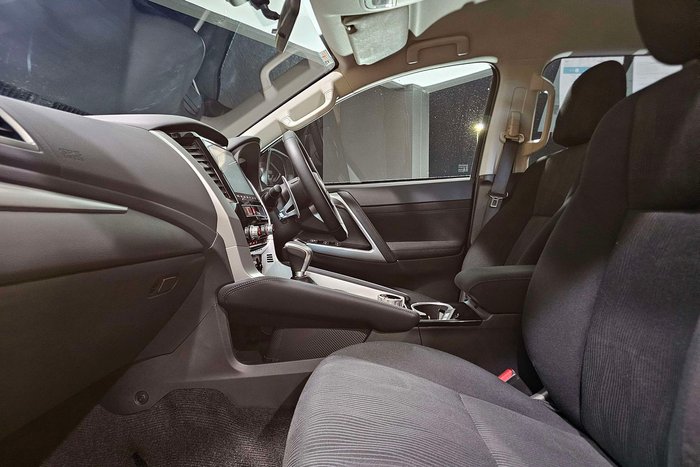 2025 Mitsubishi Pajero Sport GLX
