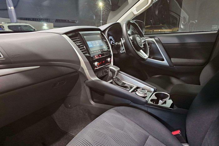 2025 Mitsubishi Pajero Sport GLX