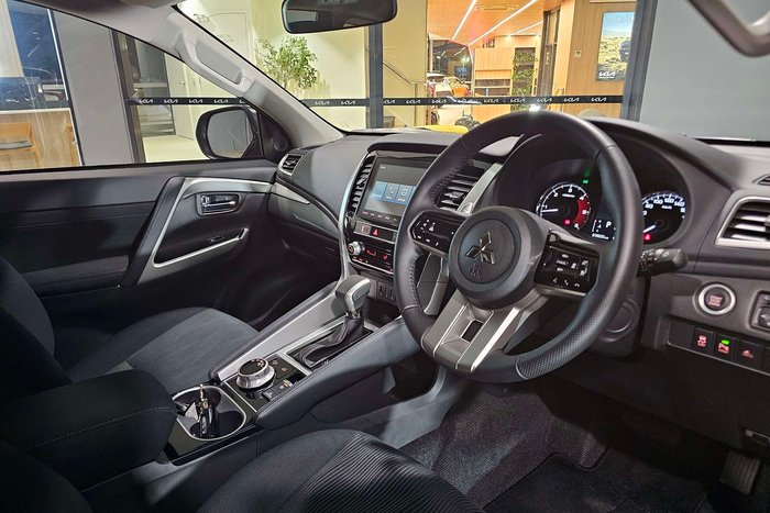 2025 Mitsubishi Pajero Sport GLX