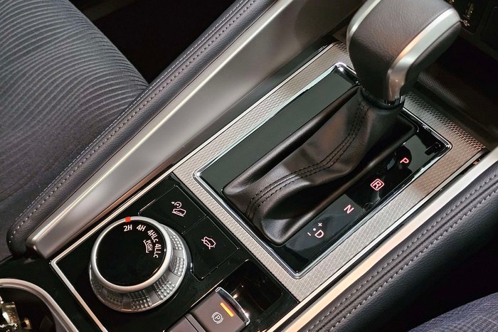 2025 Mitsubishi Pajero Sport GLX