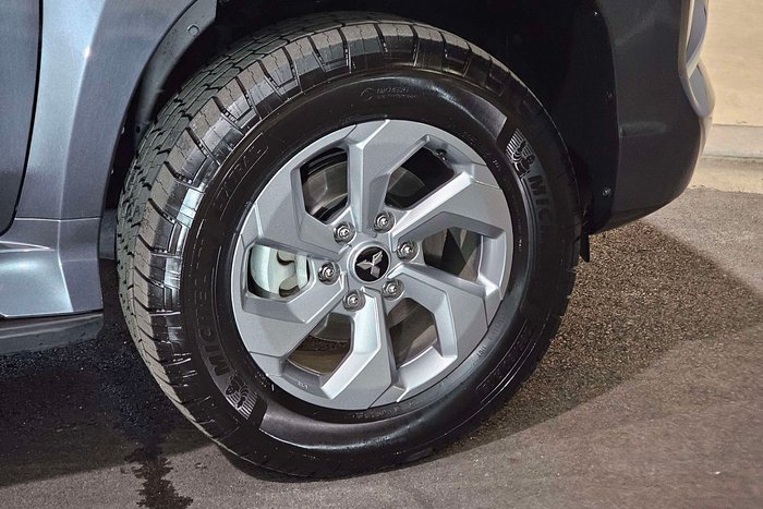 2025 Mitsubishi Pajero Sport GLX