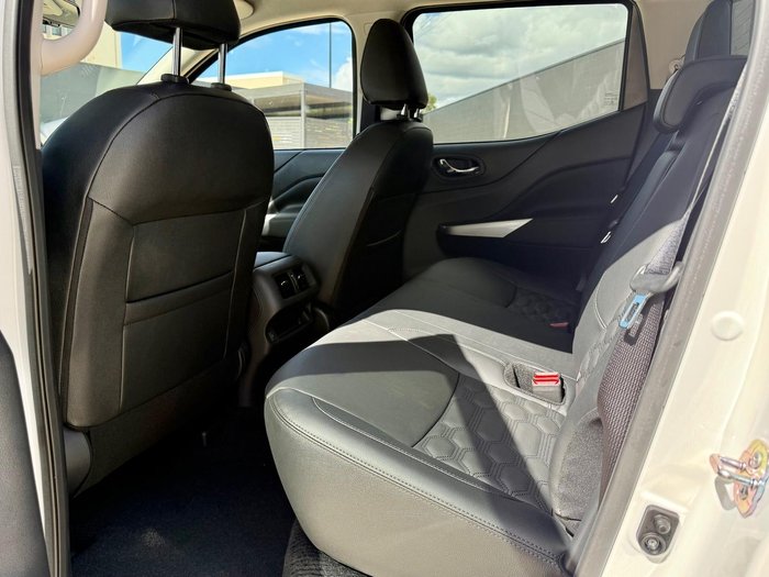 2025 Nissan Navara ST-X