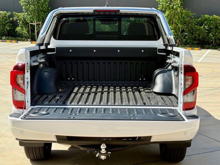 2025 Nissan Navara ST-X