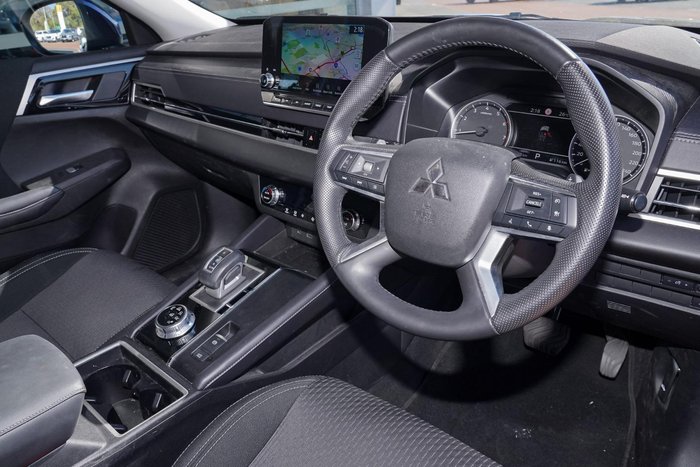2025 Mitsubishi Outlander LS
