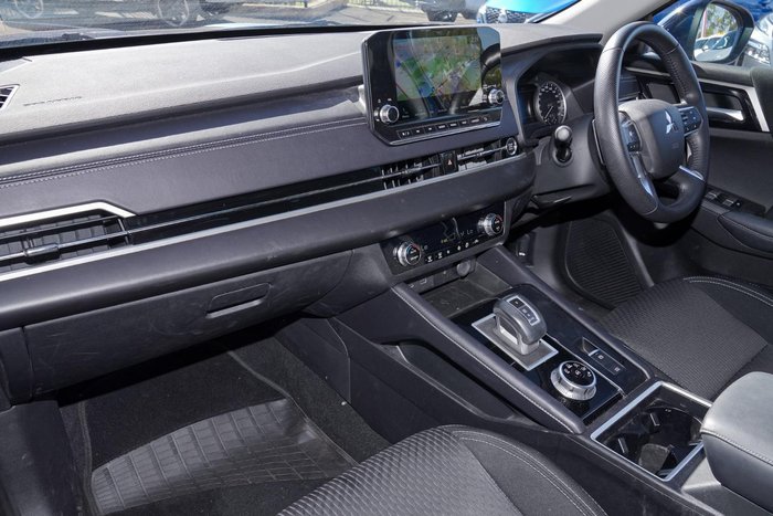 2025 Mitsubishi Outlander LS