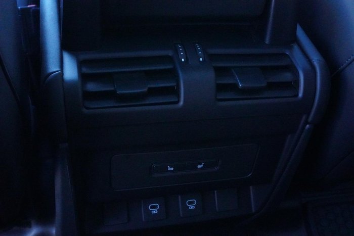 2025 Land Rover Defender 110 D350 X-Dynamic SE