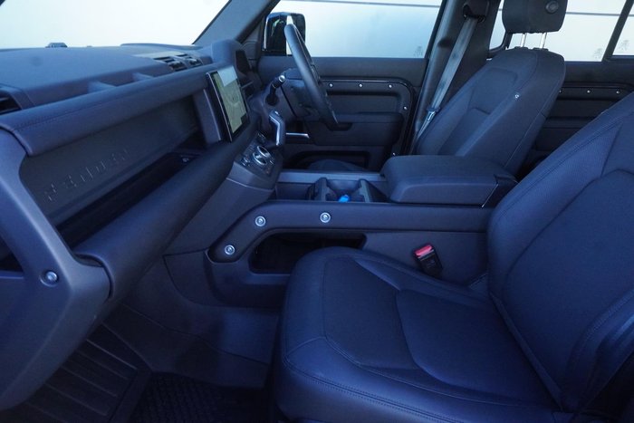 2025 Land Rover Defender 110 D350 X-Dynamic SE