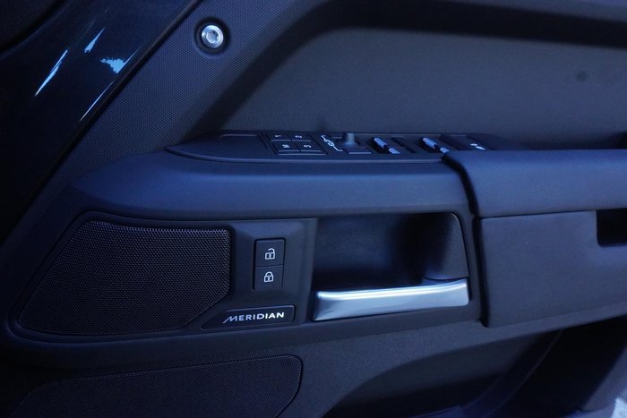 2025 Land Rover Defender 110 D350 X-Dynamic SE