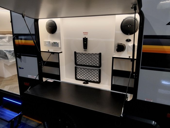 2026 Traveller 20Ft Track Semi Off-Road Triple Bunk Family Van New Model