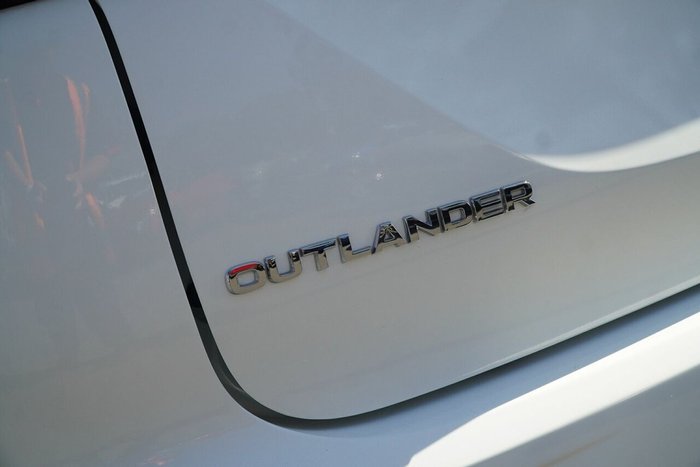 2023 Mitsubishi Outlander ES