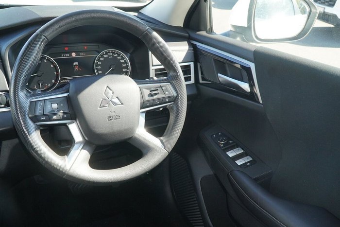 2023 Mitsubishi Outlander ES