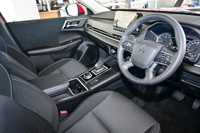 2025 Mitsubishi Outlander LS