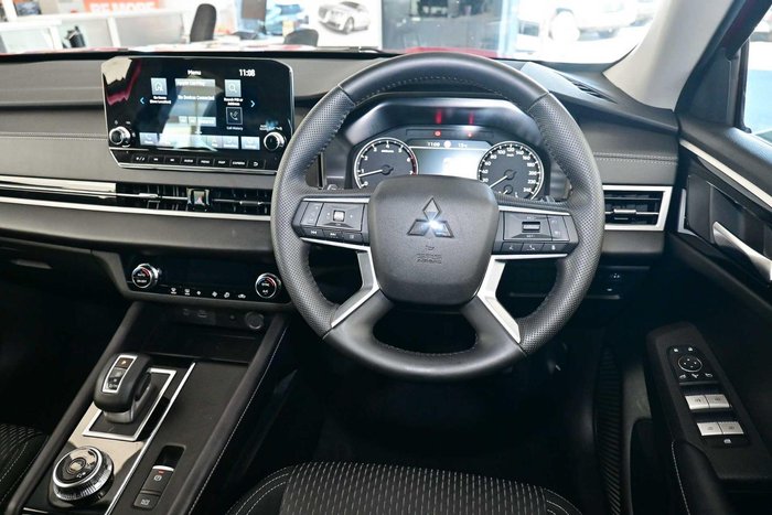 2025 Mitsubishi Outlander LS