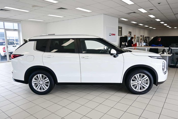 2024 Mitsubishi Outlander LS