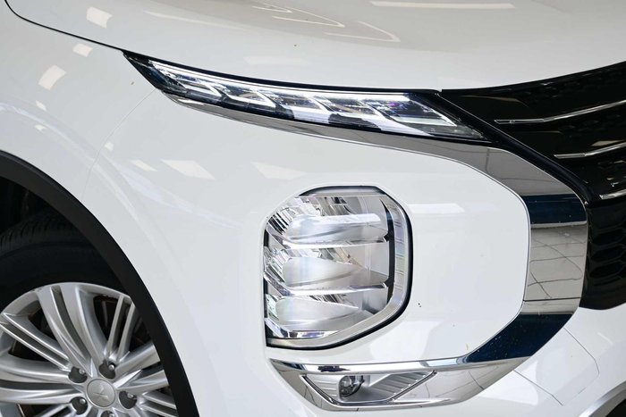 2024 Mitsubishi Outlander LS