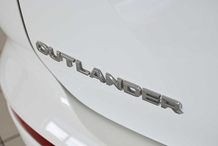 2024 Mitsubishi Outlander LS