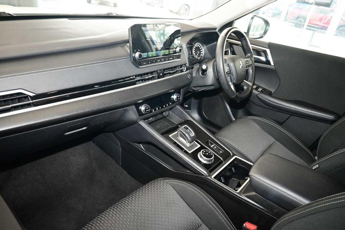 2024 Mitsubishi Outlander LS