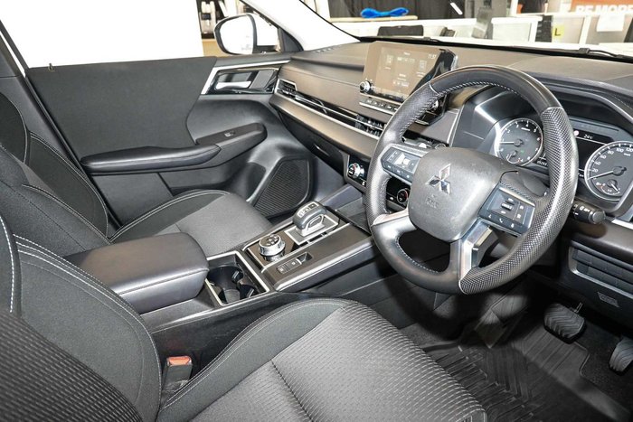 2024 Mitsubishi Outlander LS