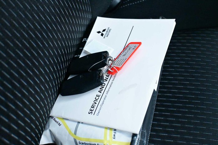 2024 Mitsubishi Outlander LS