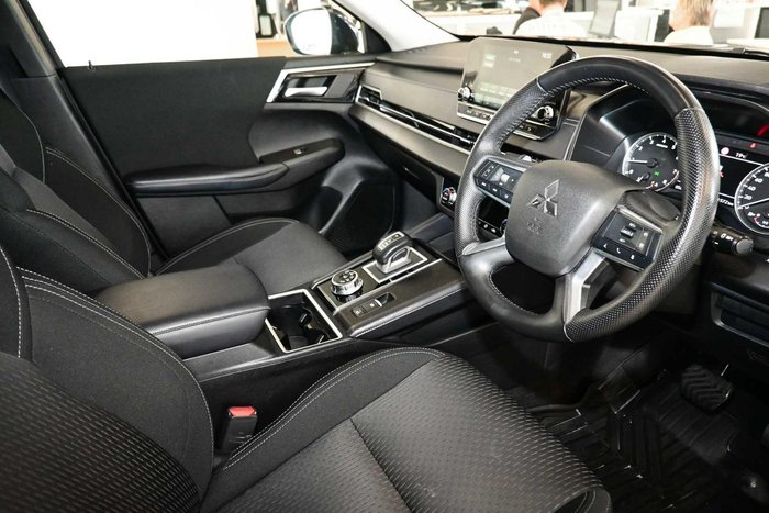 2024 Mitsubishi Outlander LS