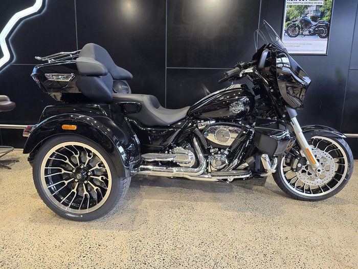 2026 Harley-Davidson Street Glide 3 (FLHLT)