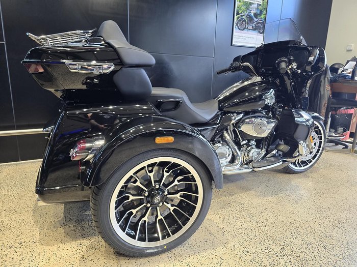 2026 Harley-Davidson Street Glide 3 (FLHLT)