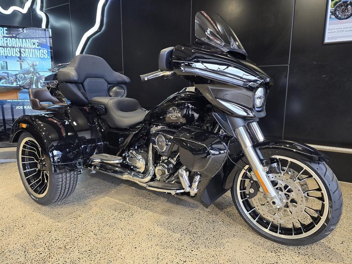 2026 Harley-Davidson Street Glide 3 (FLHLT)