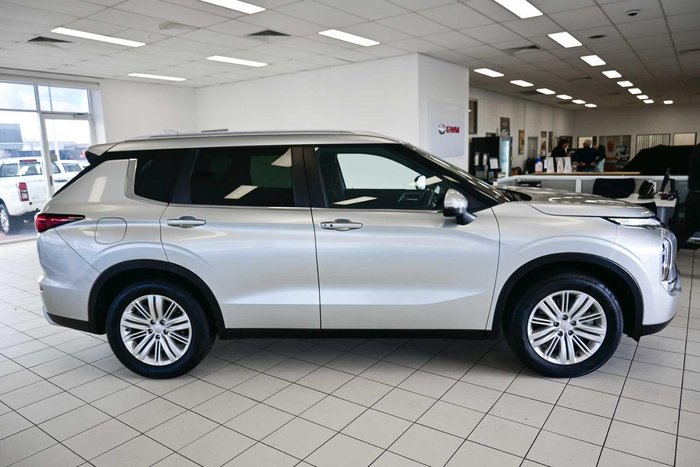 2024 Mitsubishi Outlander LS